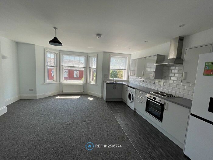 2 Bedroom Flat To Rent In South Street, Eastbourne, BN21