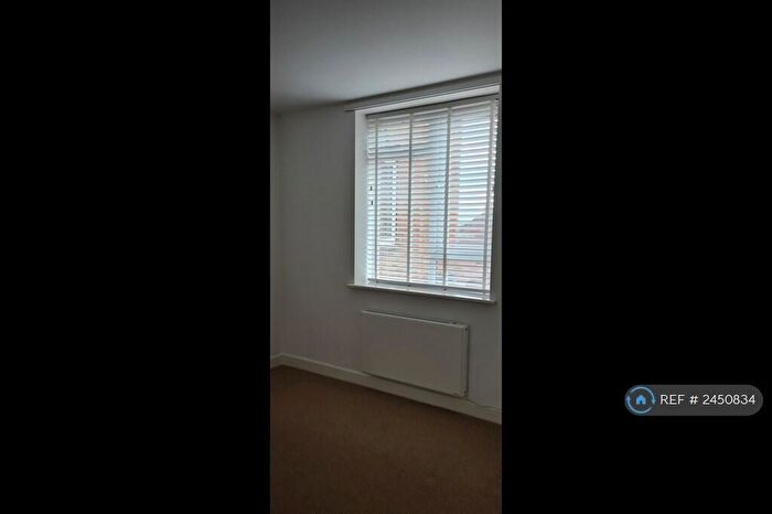 1 Bedroom Flat To Rent In Queensway, Bletchley, Milton Keynes, MK2
