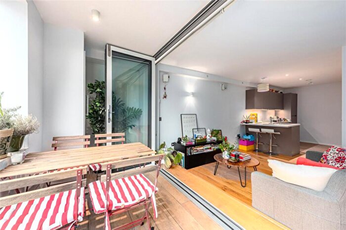 1 Bedroom Flat For Sale In Bruges Place, Camden Town, NW1
