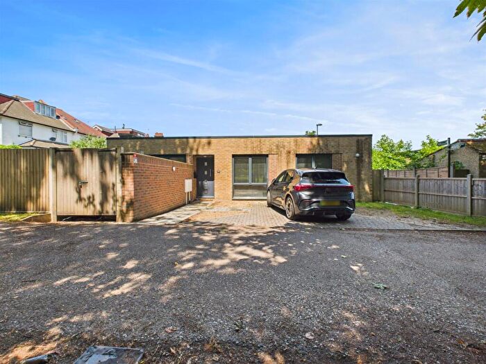 2 Bedroom Detached Bungalow To Rent In Haling Grove, South Croydon, CR2