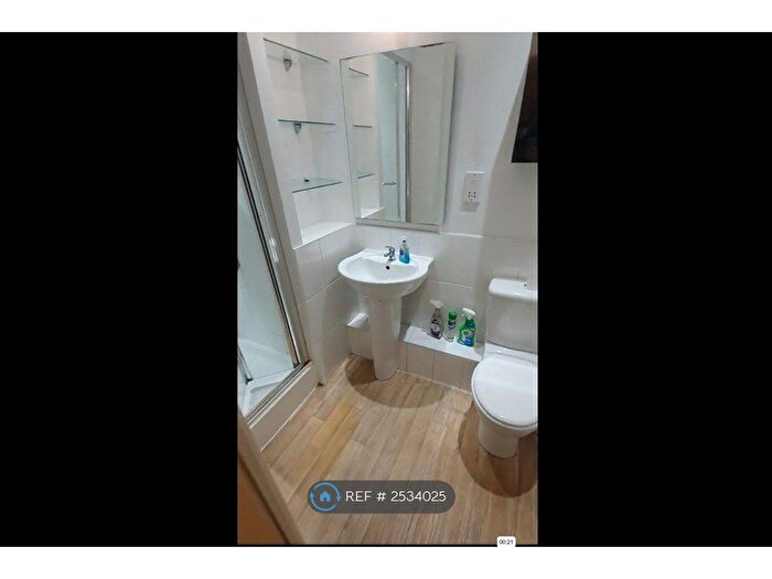 2 Bedroom Flat To Rent In Yukon Road, Broxbourne, EN10