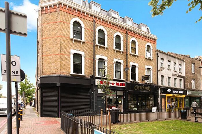 Apartment To Rent In Rushey Green, Catford, London, SE6