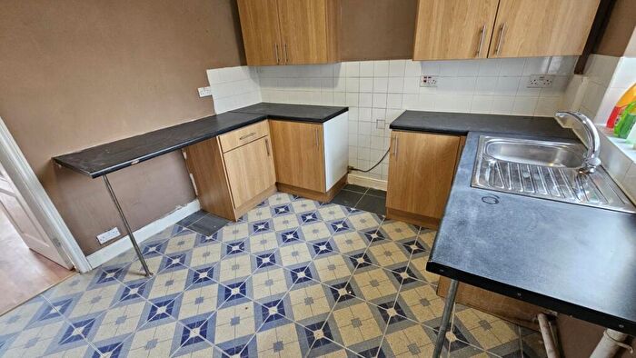 2 Bedroom House To Rent In Snydale Road, Cudworth, S72