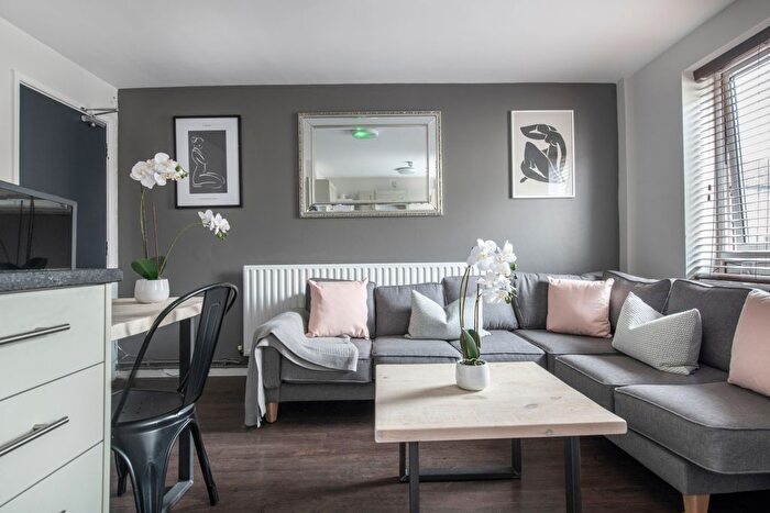 6 Bedroom Flat To Rent In Flat, Rob Roy House, Nottingham, NG7