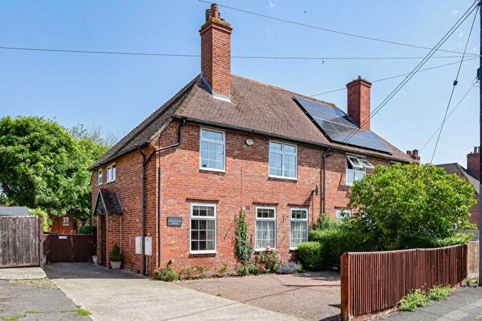 3 Bedroom Semi-Detached House For Sale In Kynaston Road, Didcot, OX11