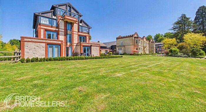 2 Bedroom Flat For Sale In Four Ashes Road, Cryers Hill, High Wycombe, Buckinghamshire, HP15