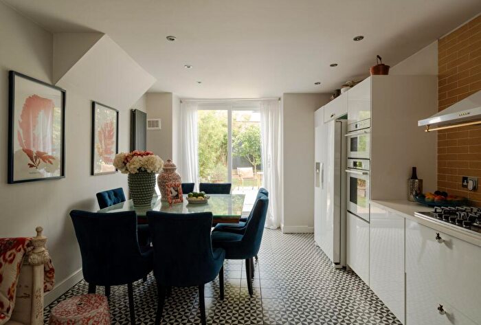 3 Bedroom Terraced House For Sale In Grove Green Road, Leytonstone, London, E11
