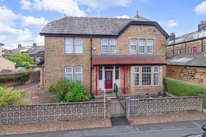 5 Bedroom Detached House For Sale In Oxford Avenue, Guiseley, LS20