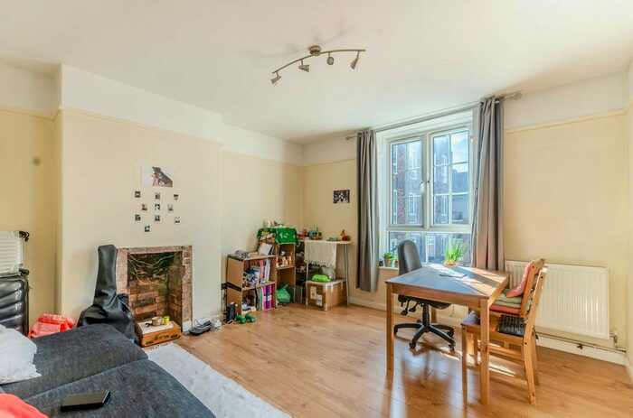 2 Bedroom Flat To Rent In Riseholme House, East Dulwich, London, SE22
