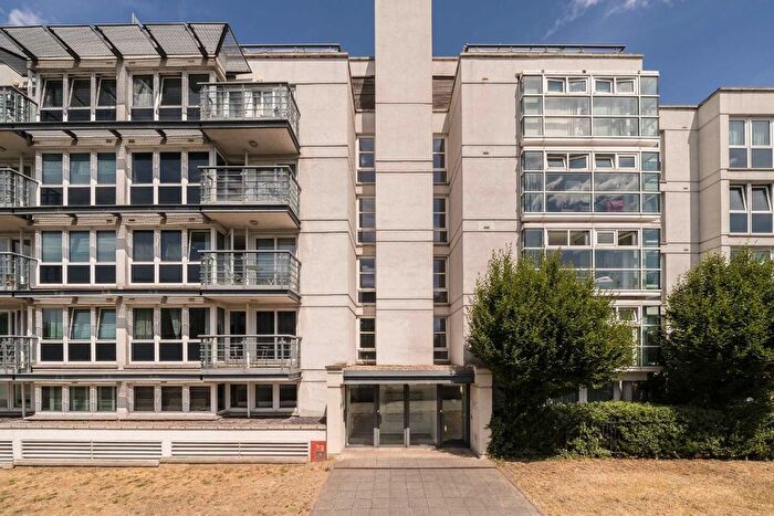 1 Bedroom Flat For Sale In Phoenix Way, Wandsworth, SW18