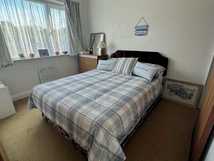 2 Bedroom Flat For Sale In Sun Valley Drive, Saundersfoot, Pembrokeshire., SA69