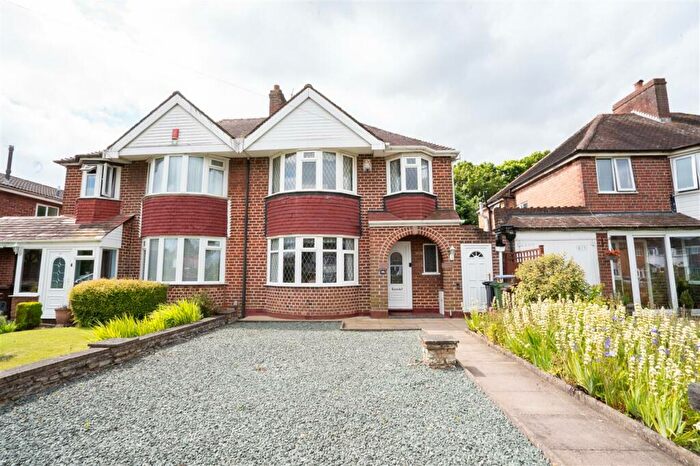 3 Bedroom Semi-Detached House To Rent In Newborough Road, Solihull, B90