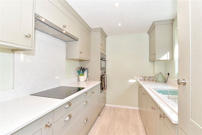 3 Bedroom Semi-detached House For Sale In Lucks Way, Marden, Kent, TN12
