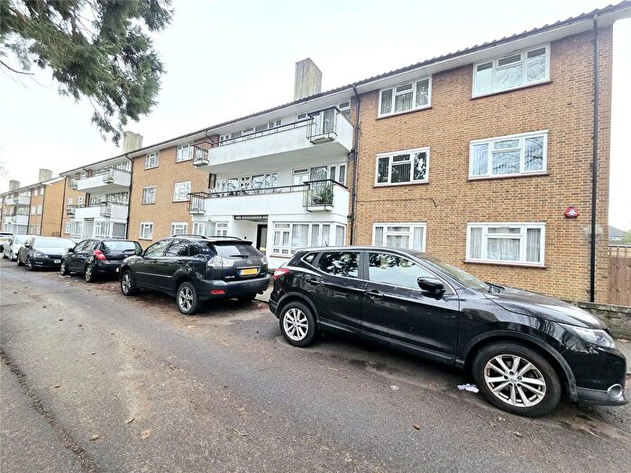 2 Bedroom Flat To Rent In Regents Court, Stonegrove, Edgware, HA8