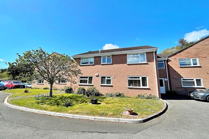 2 Bedroom Flat To Rent In Ferndown, BH22