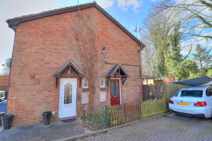 1 Bedroom Parking/garage To Rent In Bridgestone Drive, Bourne End, Buckinghamshire, SL8