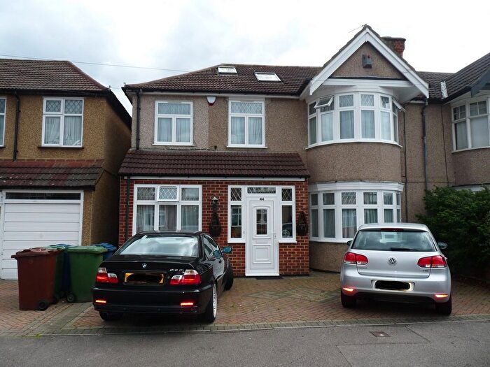Studio To Rent In Shooters Avenue, Kenton, HA3