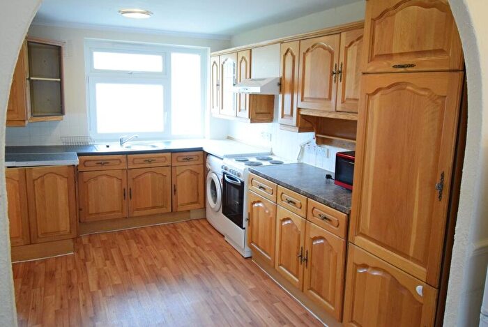 3 Bedroom Maisonette To Rent In Creswick Walk, London, E3