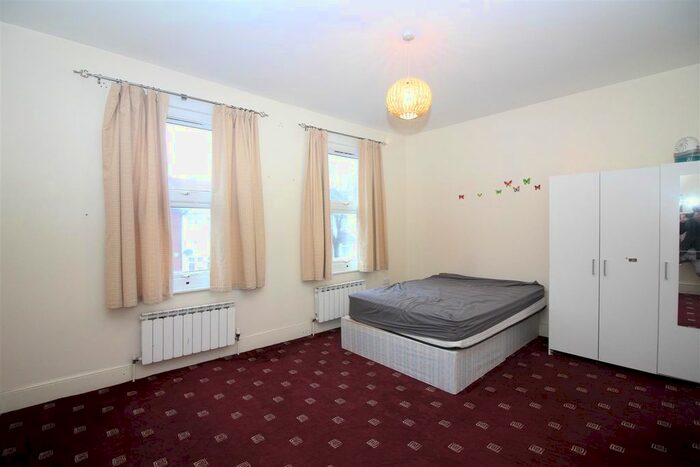 4 Bedroom Property To Rent In Black Boy Lane, London, N15