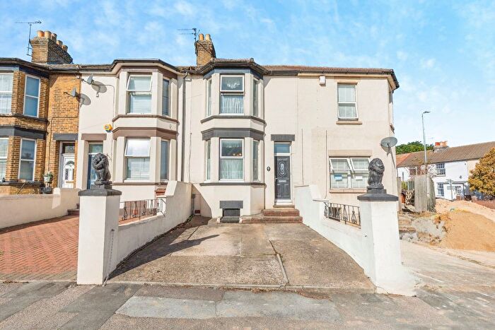 3 Bedroom Terraced House For Sale In Napier Road, Gillingham, ME7