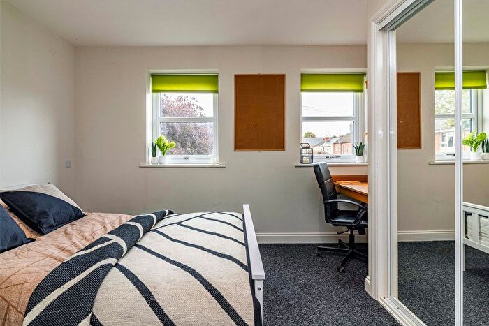 4 Bedroom Flat To Rent In Flat, Lord Tennyson House, Rasen Lane, LN1