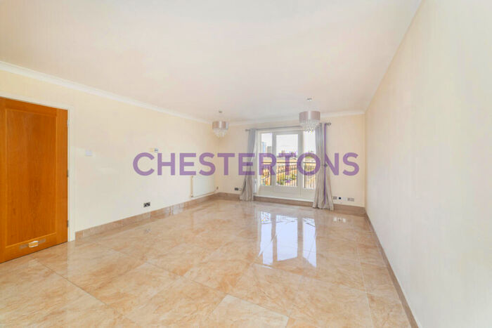2 Bedroom Flat To Rent In Cape Henry Court, Jamestown Way, E14