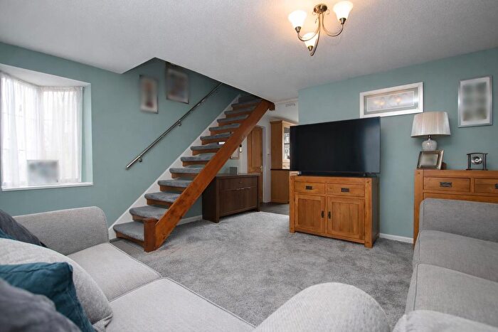 3 Bedroom End Terrace House For Sale In Danziger Way, Borehamwood, WD6
