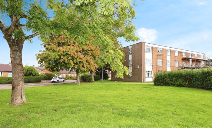 2 Bedroom Flat For Sale In Curlew Road, Bournemouth, BH8