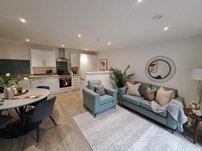 2 Bedroom Apartment To Rent In Queensway, Southampton, Hampshire, SO14