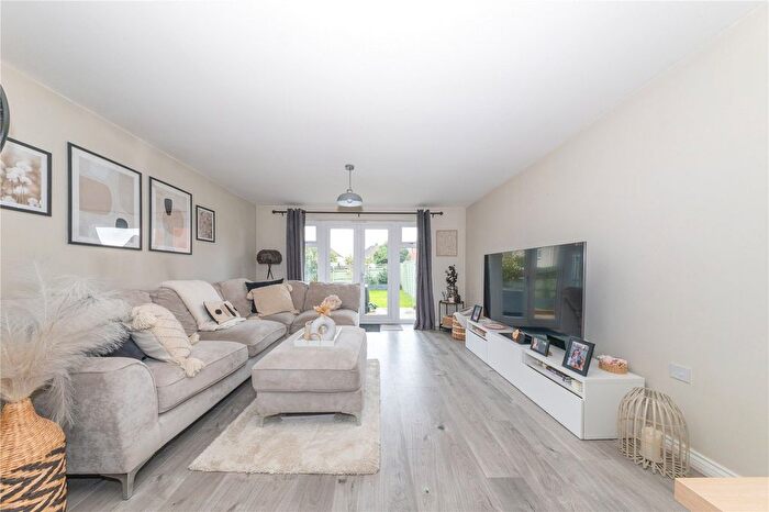 2 Bedroom Semi Detached House For Sale In Verde Close, Luton, Bedfordshire, LU2