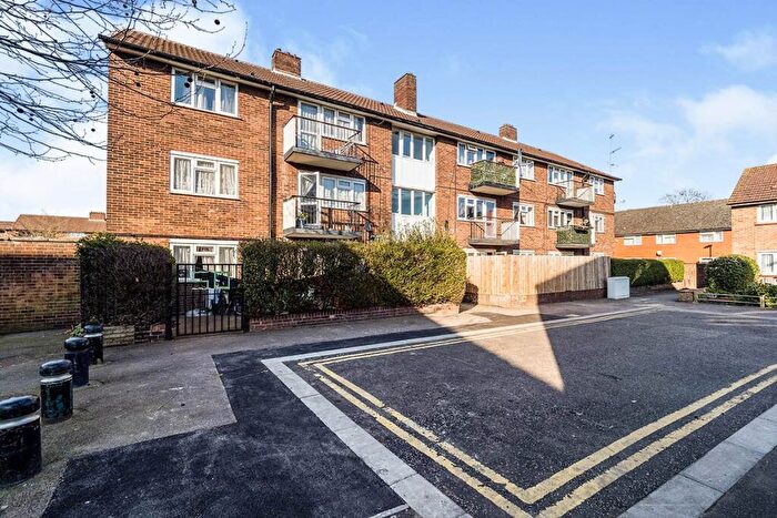 2 Bedroom Apartment For Sale In South Molton Road, London, E16