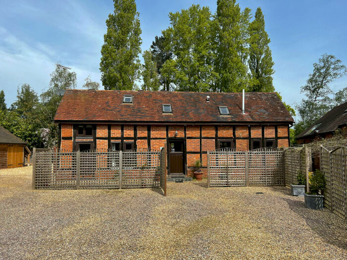 2 Bedroom Detached House For Sale In Ullenhall Lane, Garage, B95