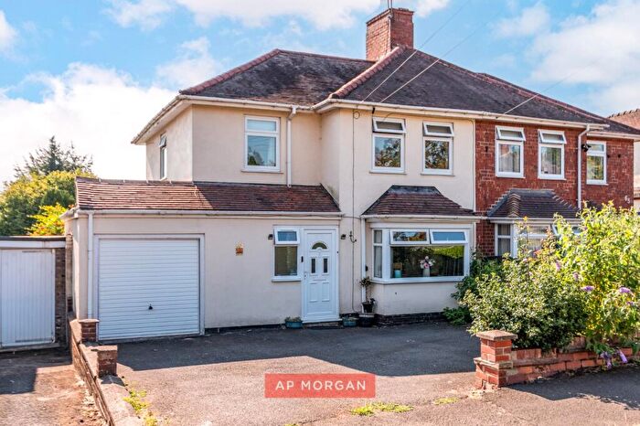 3 Bedroom Semi-Detached House For Sale In High Park Avenue, Stourbridge, West Midlands, DY8