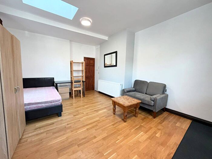 1 Bedroom Flat To Rent In Royal Park Terrace, Hyde Park, Leeds, LS6