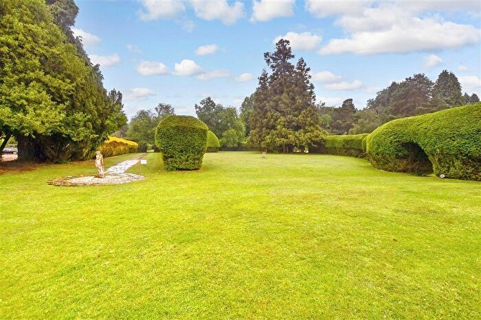 2 Bedroom Mews For Sale In Forest Road, Horsham, West Sussex, RH12