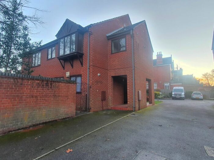 1 Bedroom Flat To Rent In Axholme Court, Doncaster DN2
