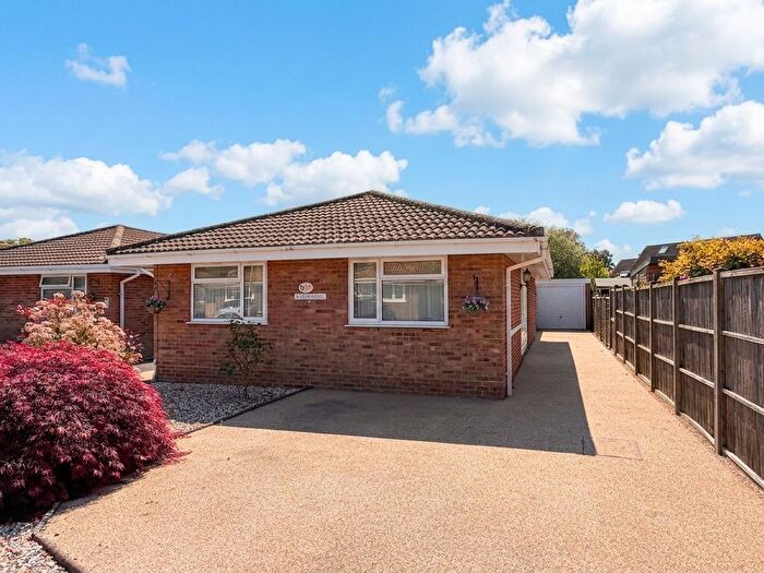 3 Bedroom Detached Bungalow For Sale In Clare Gardens, Langley, SO45