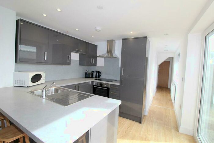 4 Bedroom Flat To Rent In May Street, Cathays, Cardiff, CF24