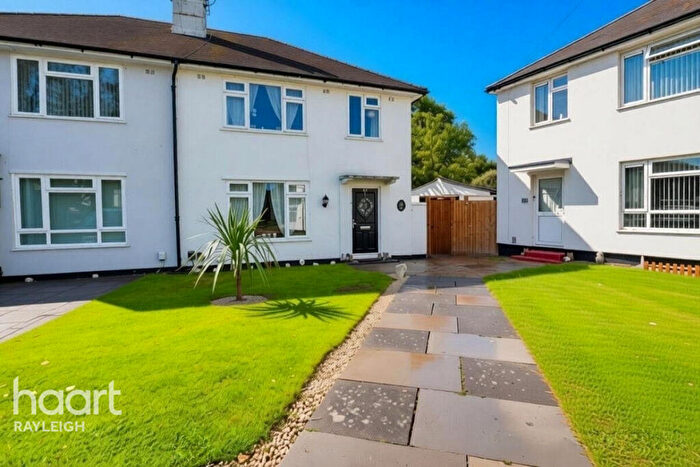 3 Bedroom Semi-Detached House For Sale In Broomfield Avenue, Leigh-On-Sea, SS9
