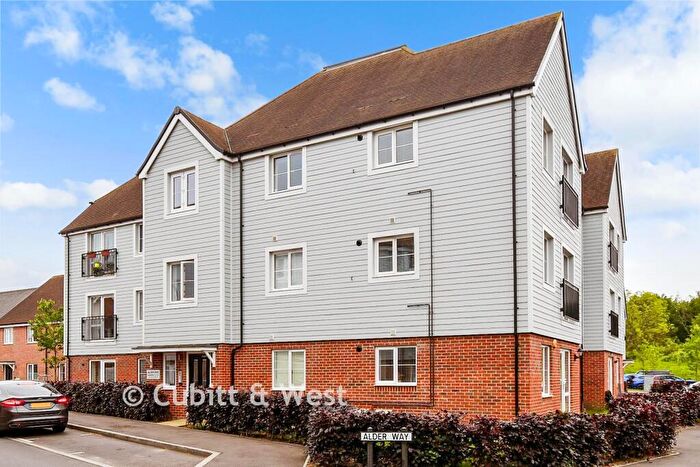 2 Bedroom Flat For Sale In Alder Way, Faygate, Horsham, West Sussex, RH12
