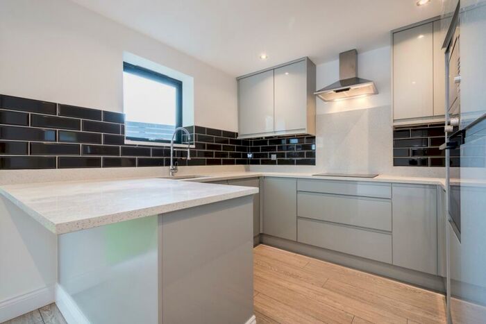 3 Bedroom Apartment To Rent In Colney Hatch Lane, London, N10