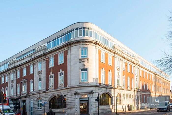 2 Bedroom Flat To Rent In Quadrangle House, Romford Road, Stratford, London, E15