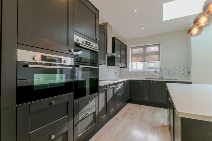 4 Bedroom Semi-Detached House To Rent In Crawley Road, EN1