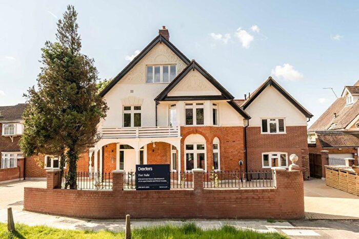 1 Bedroom Flat For Sale In Blenheim Road, Raynes Park, SW20