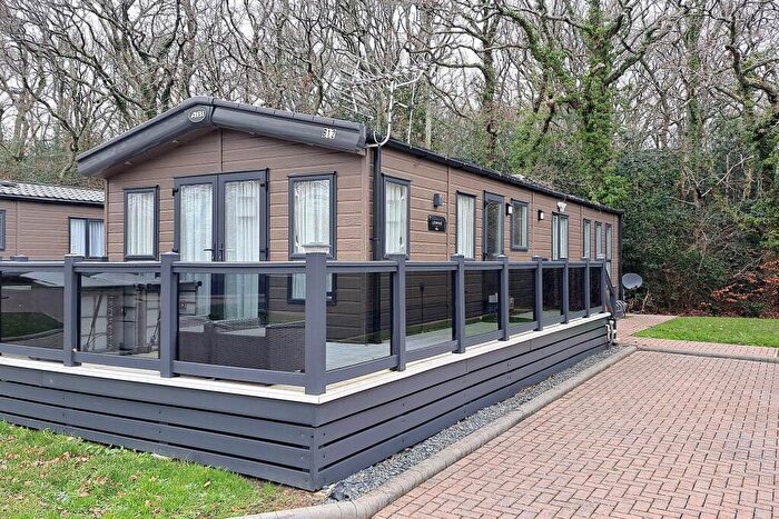 2 Bedroom Park Home For Sale In Hoburne Bashley Holiday Park, BH25