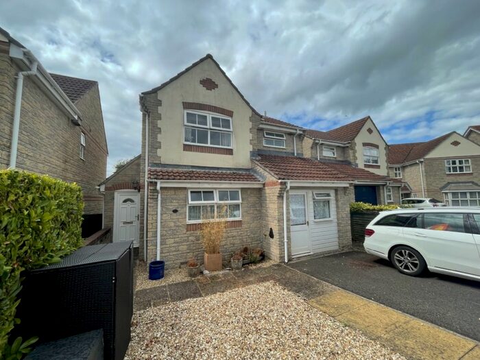 3 Bedroom Detached House To Rent In Grangefields, Street, BA16