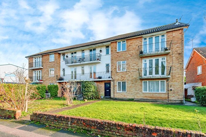 2 Bedroom Apartment For Sale In Nutfield Road, Merstham, Redhill, RH1