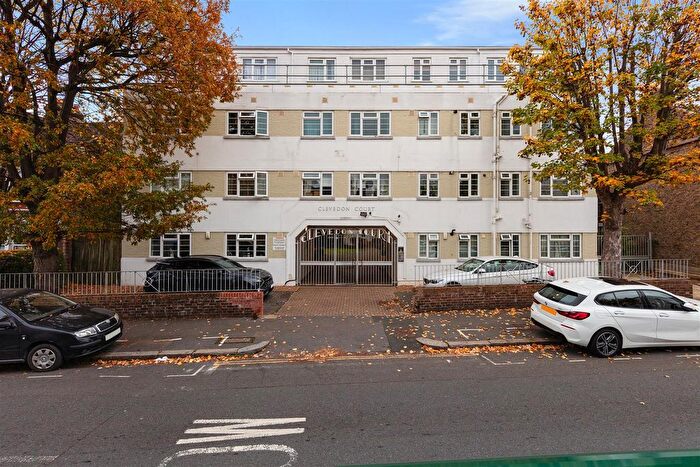 2 Bedroom Flat For Sale In Clive Road, London, SE21