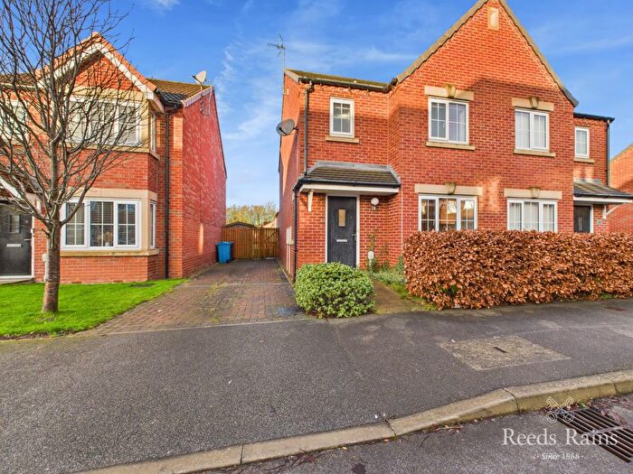 3 Bedroom Semi Detached House For Sale In Oxland Drive, Hull, East Yorkshire, HU8