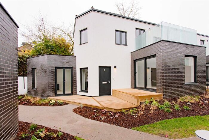 2 Bedroom Detached House To Rent In Fonthill Mews, Finsbury Park, N4